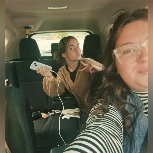 Meet your Posher, Natalie - Picture 7 of 7